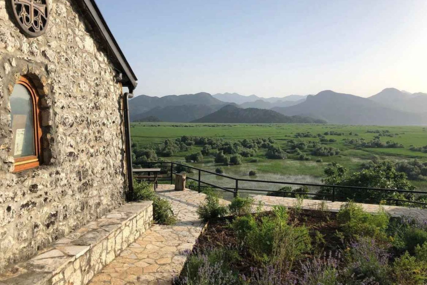Hodočašće Mitropolijom Crnogorsko-Primorskom | Krstarenje Skadarsko jezero | Zetska Sveta Gora | Ostrog | Slava manastira Podmaine Velika Gospojina 27-30.08.2026.